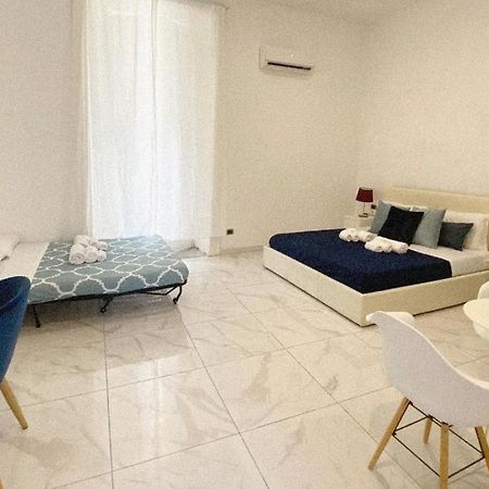 Bed and Breakfast Domus Luigi Leone 2 Nápoles Exterior foto
