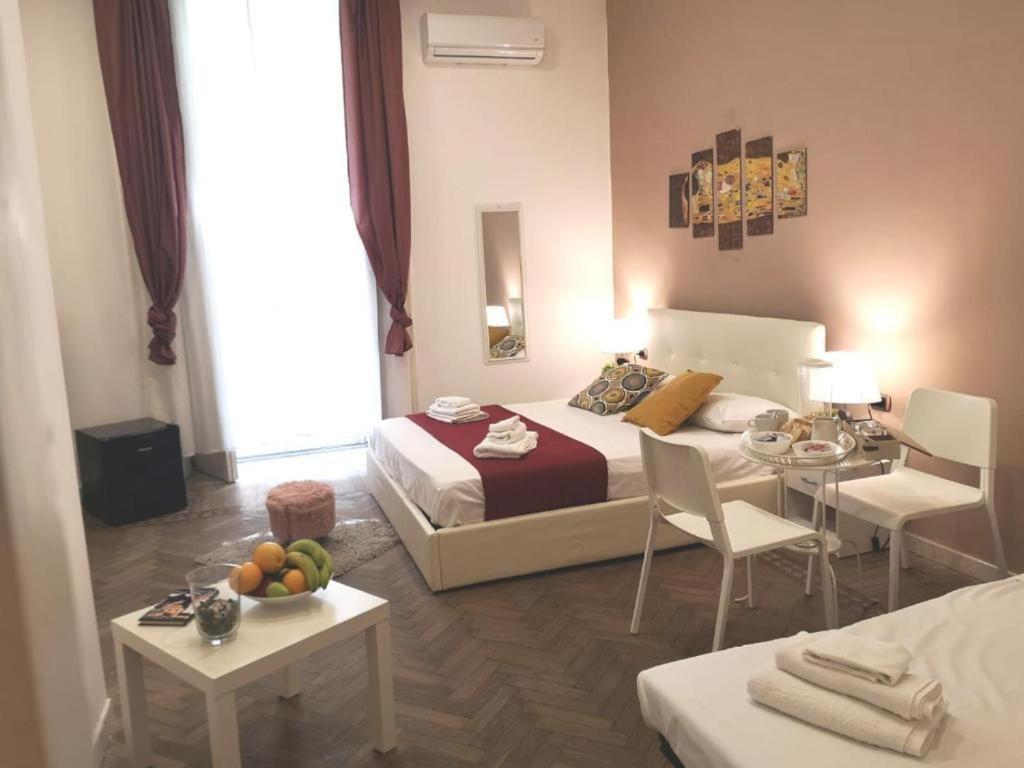 Bed and Breakfast Domus Luigi Leone 2 Nápoles Exterior foto